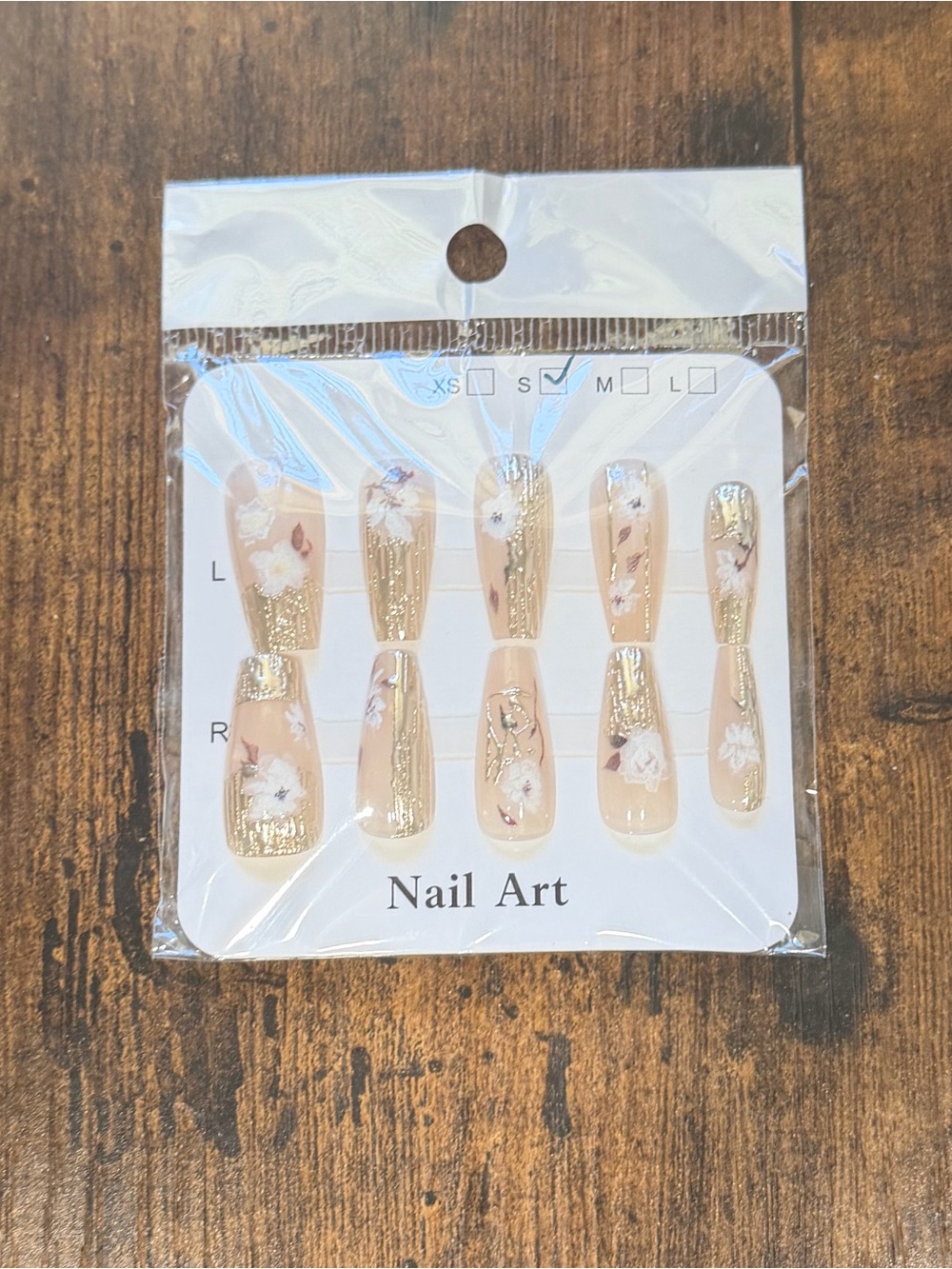 Nail Art Press-On Nails - Gold & Cream Floral